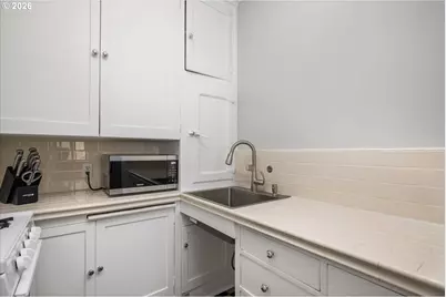 709 SW 16th Ave #505, Portland, OR 97205 - Photo 18