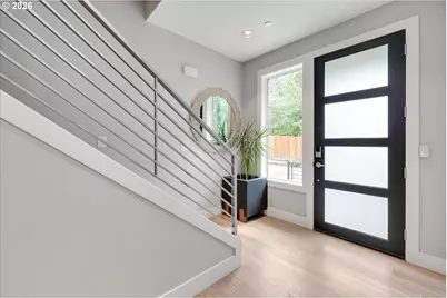 9629 SW 18th Pl, Portland, OR 97219 - Photo 2