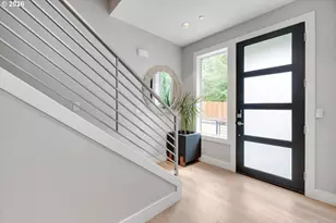 9629 SW 18th Pl, Portland, OR 97219 - Photo 2