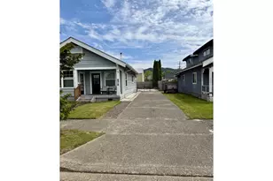 974 Fir Ave, Reedsport, OR 97467 - Photo 2