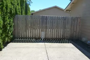 1575 Canary Ct, Salem, OR 97301 - Photo 2