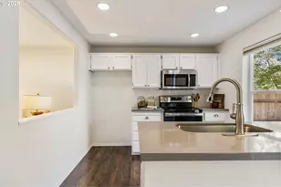 8885 SW 76th Pl, Portland, OR 97223 - Photo 10