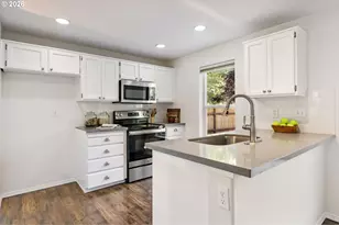 8885 SW 76th Pl, Portland, OR 97223 - Photo 6