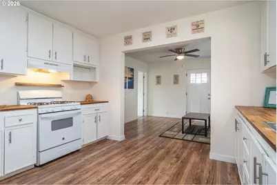 139 R St, Riddle, OR 97469 - Photo 12