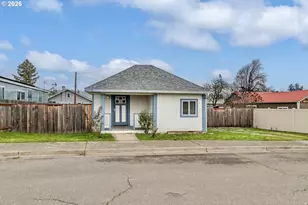 139 R St, Riddle, OR 97469 - Photo 2