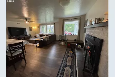 1575 N Hemlock St, Coquille, OR 97423 - Photo 8