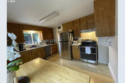 1575 N Hemlock St, Coquille, OR 97423 - Photo 12