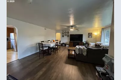 1575 N Hemlock St, Coquille, OR 97423 - Photo 4