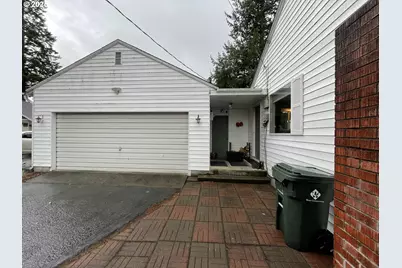 1575 N Hemlock St, Coquille, OR 97423 - Photo 2
