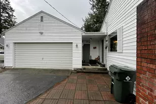 1575 N Hemlock St, Coquille, OR 97423 - Photo 2