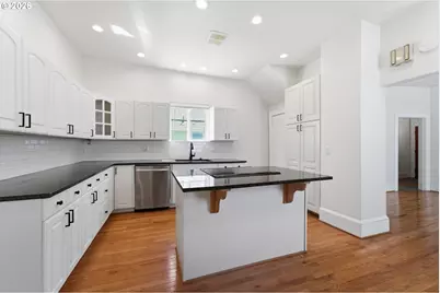 73 NE Hancock St, Portland, OR 97212 - Photo 8