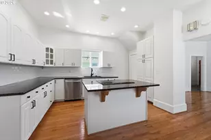 73 NE Hancock St, Portland, OR 97212 - Photo 8