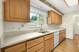 2225 W 28th Ave, Eugene, OR 97405 - Photo 10