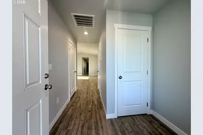 140 SE Eighth Ct, Irrigon, OR 97844 - Photo 2