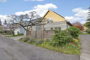 13617 NE Glendoveer Ct, Portland, OR 97230 - Photo 36