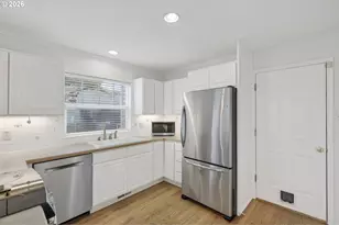 13617 NE Glendoveer Ct, Portland, OR 97230 - Photo 14