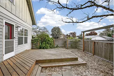 13617 NE Glendoveer Ct, Portland, OR 97230 - Photo 30