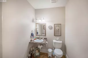 209 Templeton St, Brownsville, OR 97327 - Photo 32