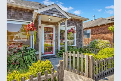 441 12th Ave, Seaside, OR 97138 - Photo 1