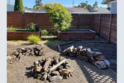 1640 19th St, Florence, OR 97439 - Photo 10