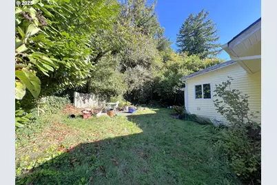 860 8th Ter, Coos Bay, OR 97420 - Photo 20
