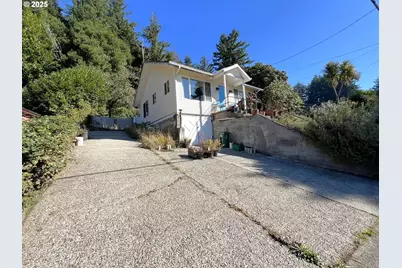 860 8th Ter, Coos Bay, OR 97420 - Photo 22