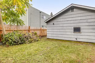 9545 N Iris Way, Portland, OR 97203 - Photo 32