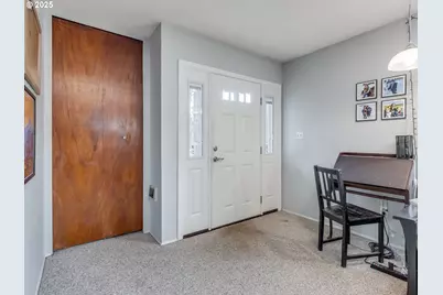 9545 N Iris Way, Portland, OR 97203 - Photo 8