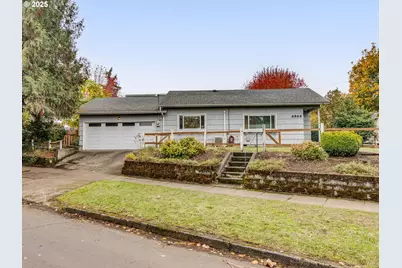 9545 N Iris Way, Portland, OR 97203 - Photo 2