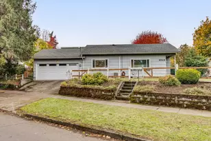 9545 N Iris Way, Portland, OR 97203 - Photo 2