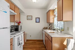 1050 N Myrtle St, Coquille, OR 97423 - Photo 10