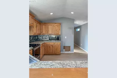 31 Manor Loop, Roseburg, OR 97471 - Photo 6