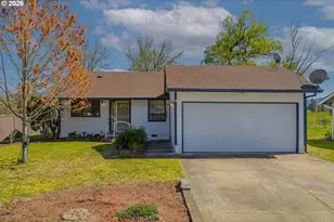 1375 NW Keasey St, Roseburg, OR 97471 - Photo 2