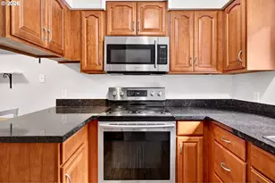6610 SW Terri Ct, Portland, OR 97225 - Photo 18