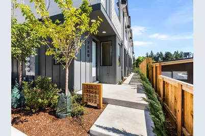 7574 SW 31st Ave, Portland, OR 97219 - Photo 2