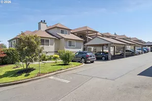 20910 Fawn Ct, West Linn, OR 97068 - Photo 2