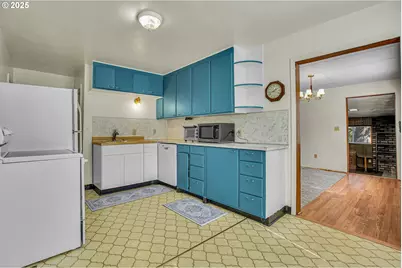 328 N 15th Ave, Cornelius, OR 97113 - Photo 8