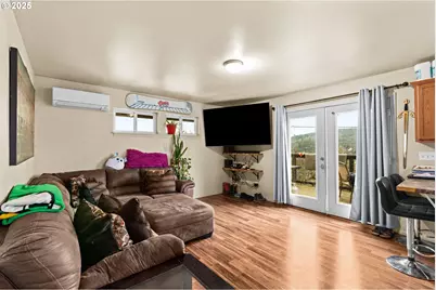 1010 NE Malheur Ave, Roseburg, OR 97470 - Photo 18