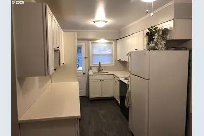 302 S 19th Ave, Cornelius, OR 97113 - Photo 10