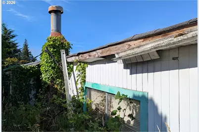 745 E 8th St, Coquille, OR 97423 - Photo 8