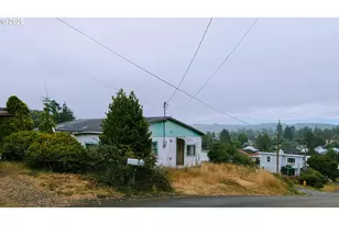 745 E 8th St, Coquille, OR 97423 - Photo 4