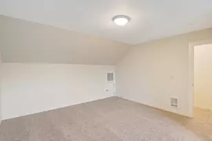 10827 E Burnside St, Portland, OR 97216 - Photo 24