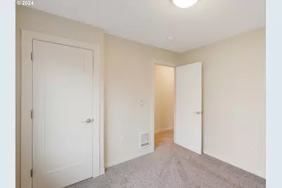10827 E Burnside St, Portland, OR 97216 - Photo 20