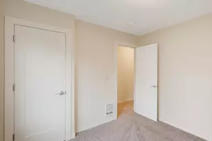 10827 E Burnside St, Portland, OR 97216 - Photo 20