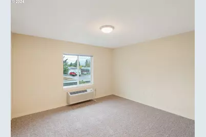 10827 E Burnside St, Portland, OR 97216 - Photo 14