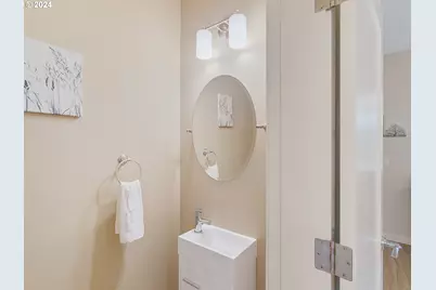 10827 E Burnside St, Portland, OR 97216 - Photo 8