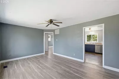 5135 C St, Springfield, OR 97478 - Photo 4