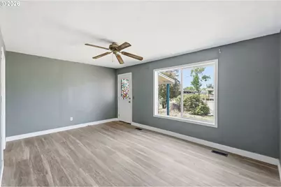 5135 C St, Springfield, OR 97478 - Photo 2
