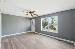 5135 C St, Springfield, OR 97478 - Photo 2