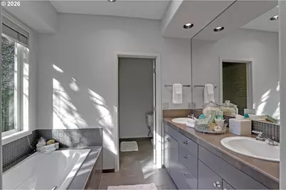 700 SW 67th Pl, Portland, OR 97225 - Photo 28